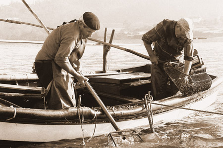 Pescadores en las rías gallegas